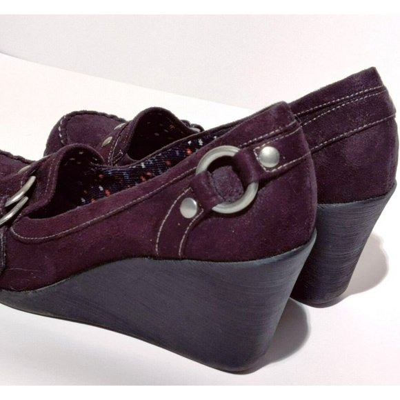 Red Camel 7.5M Wedge Heel Black Faux Suede with Silver Buckles and Brads - Picture 6 of 9